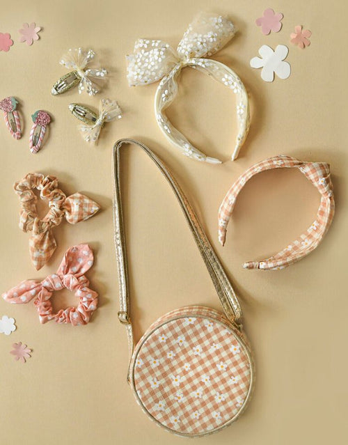 Daisy Tulle Bow Haarreif von Rockahula mit glitzernden Gänseblümchen und großer Tüllschleife für Kinder.