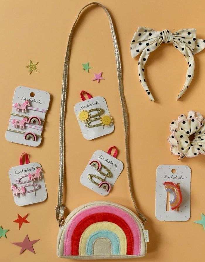 Zwei Pink Pony Haarspangen von Rockahula mit glitzernden Ponys, goldenen Kronen und gestreiften Klickspangen.