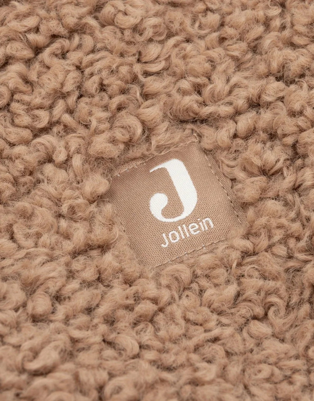 Dunkelbraune Pouch Curle Dark Hazel von Jollein aus weichem Curlé-Material mit herzchengemustertem Innenfutter, Nahansicht