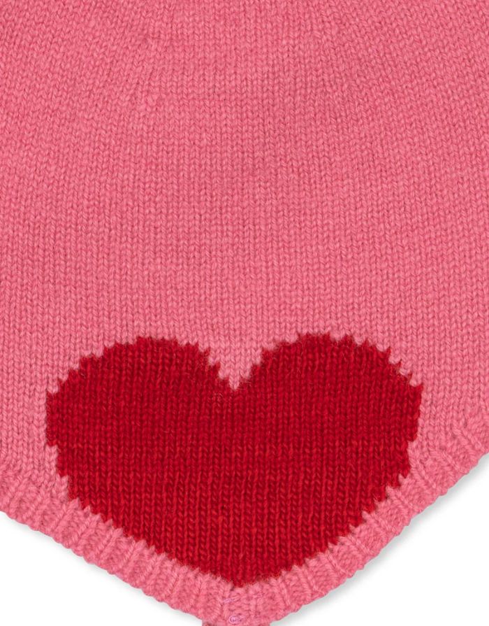 Gestrickte Mütze Colette in Pink von Konges Sløjd aus 100 % Wolle mit Bindebändern unter dem Kinn.