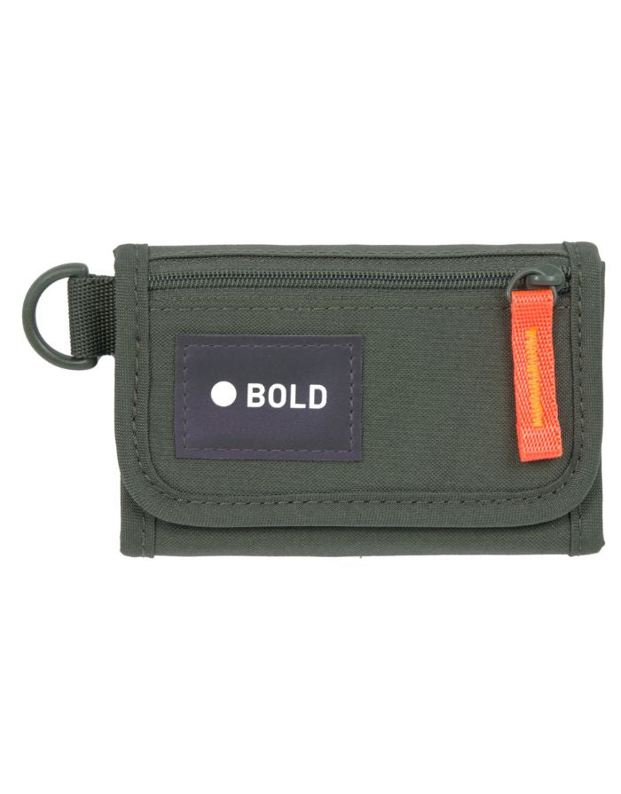 Geldbeutel Bold von Lässig in Dark Olive mit Klettverschluss, Sichtfenstern, Kleingeldfach mit Reißverschluss und Befestigungsöse – nachhaltig aus recyceltem Polyester gefertigt.