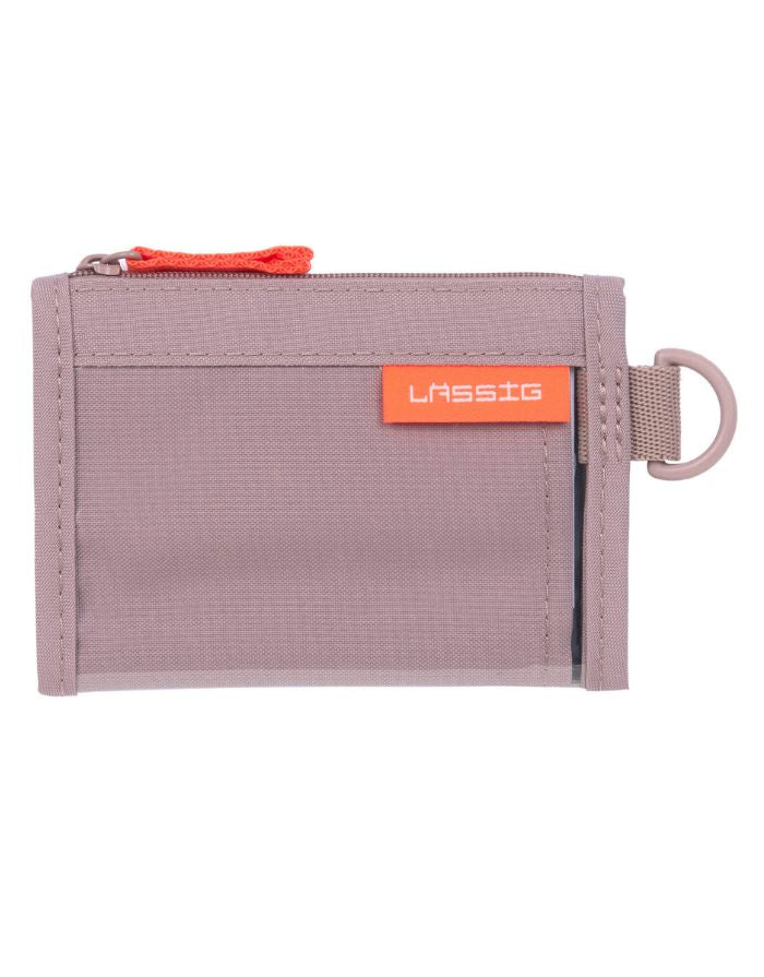 Geldbeutel Bold von Lässig in Mauve mit Klettverschluss, Sichtfenstern, Kleingeldfach mit Reißverschluss und Befestigungsöse – nachhaltig aus recyceltem Polyester gefertigt.