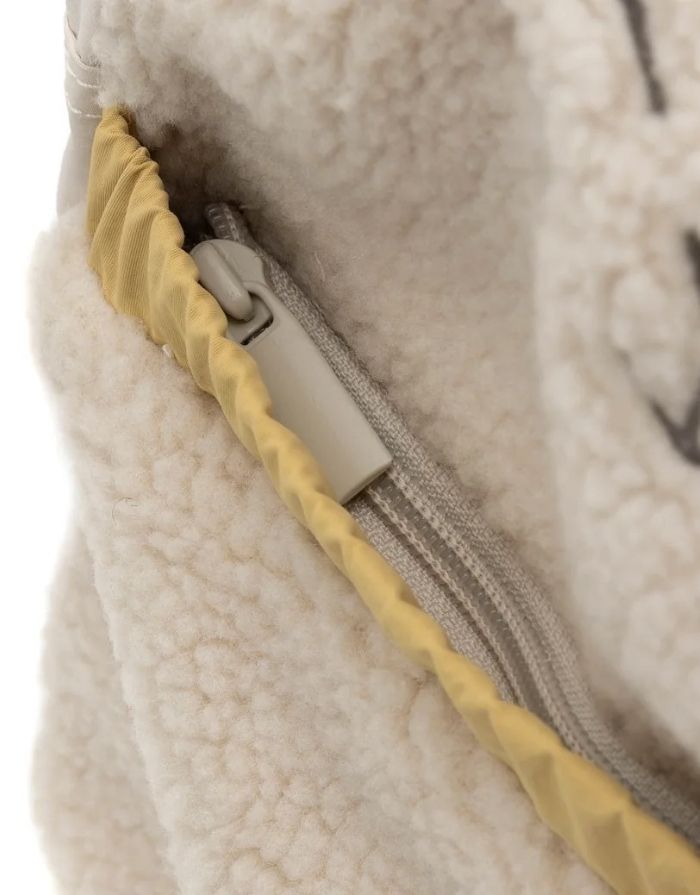  Jollein Rucksack Charlie Cat mit Teddy-Stoff, Katzenohren und verstellbaren Schultergurten für Kinder mit Reißverschluss im Detail