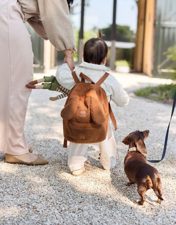 Jollein Rucksack Diego Dog mit Teddy-Stoff, Hundeohren und verstellbaren Schultergurten für Kinder an einem Kind