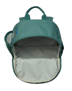 Kinderrucksack Mini Little Gang von Lässig in Dunkelgrün mit farbenfrohem Patch, Netztasche, Frontfach und separatem Nassfach – nachhaltig aus recyceltem Polyester gefertigt.