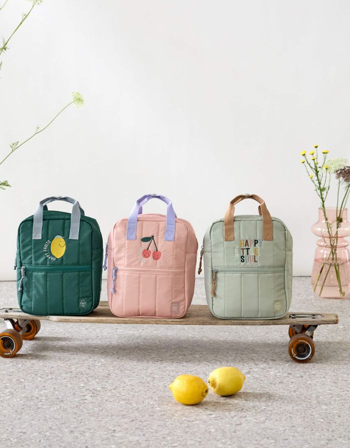 Kinderrucksack Square Little Gang von Lässig in Cherry Peach mit gestepptem Oberstoff, Stickereien und 7 l Volumen, aus recyceltem Polyester, ideal für Kindergarten und Ausflüge.