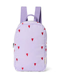  Studio Noos Mini Puffy Rucksack Purple Hearts mit roten Herzstickereien und gepolstertem Design für Kinder.