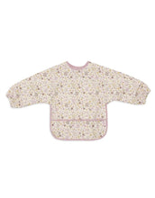 Laden Sie das Bild in den Galerie-Viewer, Jollein Ärmellätzchen „Flower Fairies“ – wasserdichtes Lätzchen mit Ärmeln und Blumenprint, OEKO-TEX-zertifiziert.
