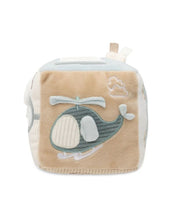 Laden Sie das Bild in den Galerie-Viewer, Jollein Aktivitäten-Würfel „On The Go“ – weicher Baby-Spielwürfel mit Schlüssel, Spiegel, Tankstellenmotiv und Ampel, Sea Green &amp; Biscuit, 10x10x10 cm, handwaschbar.
