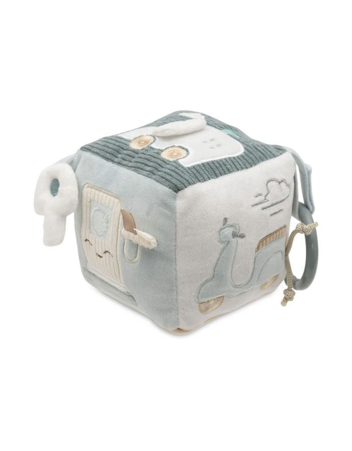 Jollein Aktivitäten-Würfel „On The Go“ – weicher Baby-Spielwürfel mit Schlüssel, Spiegel, Tankstellenmotiv und Ampel, Sea Green & Biscuit, 10x10x10 cm, handwaschbar.
