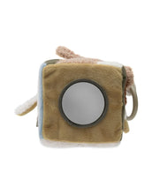 Laden Sie das Bild in den Galerie-Viewer, Jollein Aktivitäten-Würfel „Tiny Park“ – weicher Baby-Spielwürfel mit Tieren (Katze, Hund, Eule), Spiegel und knisternden Elementen, 10x10x10 cm, handwaschbar.
