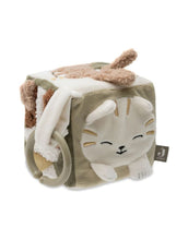 Laden Sie das Bild in den Galerie-Viewer, Jollein Aktivitäten-Würfel „Tiny Park“ – weicher Baby-Spielwürfel mit Tieren (Katze, Hund, Eule), Spiegel und knisternden Elementen, 10x10x10 cm, handwaschbar.
