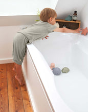 Laden Sie das Bild in den Galerie-Viewer, LÄSSIG Badewannenspielzeug Seestern aus BPA-freiem Naturkautschuk, weiche Form, integrierte Rassel, ideal für Babys und Kleinkinder, für Badewanne und Dusche.
