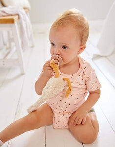 LÄSSIG Schnuffeltuch Tiny Farmer Gans aus weißer Bio-Baumwolle, mit Schnullerhalter an den Beinen, GOTS-zertifiziert, weiches Kuscheltuch für Babys ab 2 Monaten.