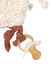 Laden Sie das Bild in den Galerie-Viewer, LÄSSIG Schnuffeltuch Tiny Farmer Schaf aus weißer Bio-Baumwolle, mit Schnullerhalter an den Beinen, GOTS-zertifiziert, weiches Kuscheltuch für Babys ab 2 Monaten.
