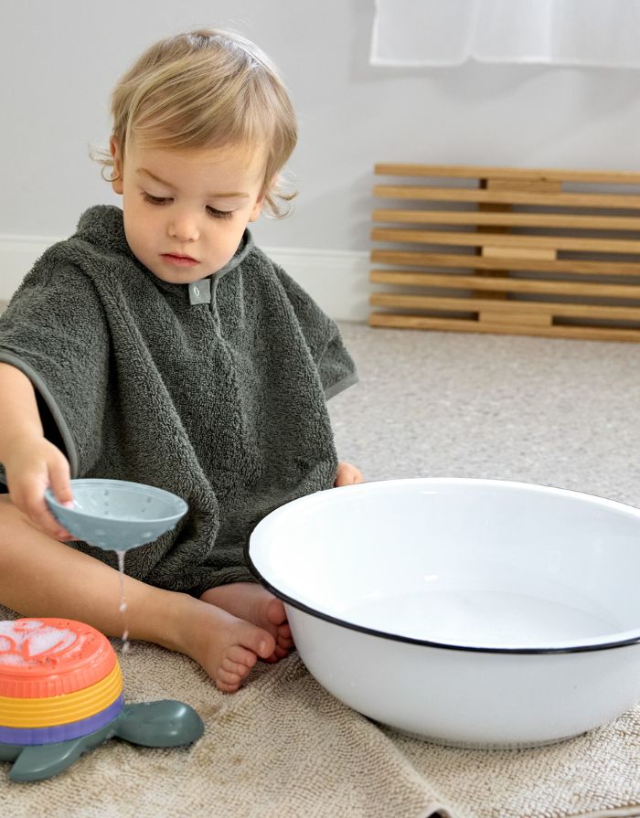 Buntes LÄSSIG Stapelspielzeug Schildkröte aus 5 Teilen, aus Biokomposit (Polypropylen & Cellulose), BPA-frei, für Kinder ab 18 Monaten, ideal für Sand und Wasser.