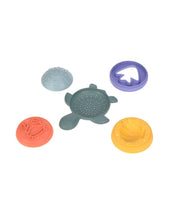 Laden Sie das Bild in den Galerie-Viewer, Buntes LÄSSIG Stapelspielzeug Schildkröte aus 5 Teilen, aus Biokomposit (Polypropylen &amp; Cellulose), BPA-frei, für Kinder ab 18 Monaten, ideal für Sand und Wasser.
