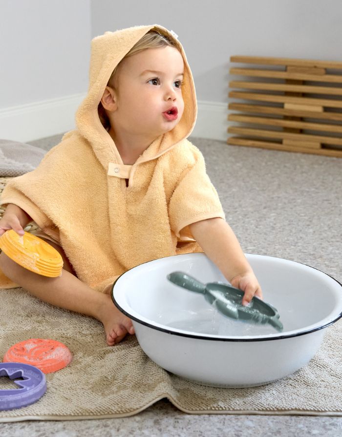 Buntes LÄSSIG Stapelspielzeug Schildkröte aus 5 Teilen, aus Biokomposit (Polypropylen & Cellulose), BPA-frei, für Kinder ab 18 Monaten, ideal für Sand und Wasser.