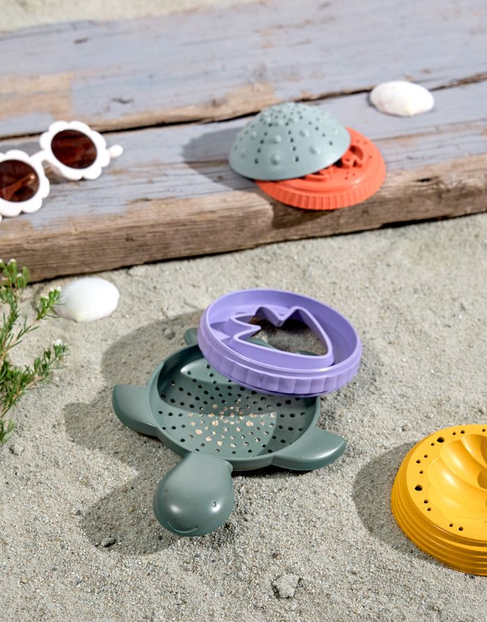 Buntes LÄSSIG Stapelspielzeug Schildkröte aus 5 Teilen, aus Biokomposit (Polypropylen & Cellulose), BPA-frei, für Kinder ab 18 Monaten, ideal für Sand und Wasser.