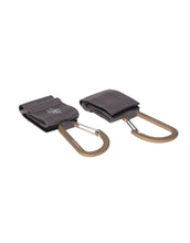 Laden Sie das Bild in den Galerie-Viewer, LÄSSIG Kinderwagenhaken 2er Set in Anthrazit – robuste Karabiner mit Klettverschluss zur sicheren Befestigung von Taschen und Zubehör am Kinderwagen oder Buggy.
