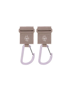 LÄSSIG Kinderwagenhaken 2er Set in Beige – stabile Karabiner mit Klettverschluss zum sicheren Befestigen von Taschen und Zubehör am Kinderwagen oder Buggy.