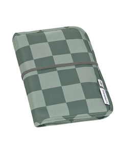 LÄSSIG Windeltasche mit Wickelunterlage in Olive – kompakte mobile Changing Pouch mit Fächern, Schnullerhalter & wasserabweisender Unterlage, ideal für unterwegs.