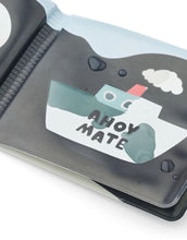 Laden Sie das Bild in den Galerie-Viewer, WAYLON Badebuch mit Farbwechseleffekt in Sailing und Sandy von Liewood
