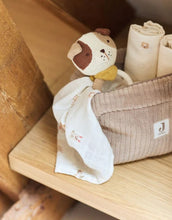 Laden Sie das Bild in den Galerie-Viewer, Jollein Beißring „Hund Mick“ – weicher Silikon-Beißring mit gestricktem Hundekopf, CE-zertifiziert, lindert Zahnungsschmerzen.
