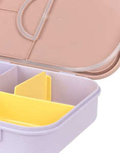 Bento Lunchbox von LÄSSIG in Rosa/Lila aus der Pattern Party Kollektion, mit Trennwänden, herausnehmbarem Einsatz und Silikondeckel – ideal für Kindergarten, Schule und Ausflüge.