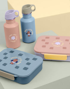 Bento Lunchbox von LÄSSIG in Rosa/Lila aus der Pattern Party Kollektion, mit Trennwänden, herausnehmbarem Einsatz und Silikondeckel – ideal für Kindergarten, Schule und Ausflüge.