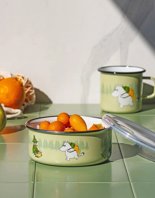  Moomin Emaille-Schüssel Campers von Muurla mit Deckel, dekorative Schüssel aus emailliertem Stahl mit Moomin-Ausflugsmotiv und 800 ml Fassungsvermögen mit Inhalt