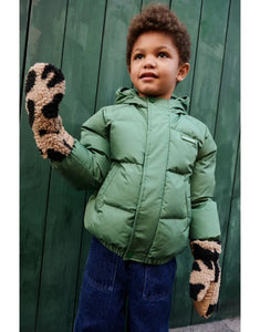 Warme Teddy-Fäustlinge Grethe von Liewood in Mega Leo/Oat Mix, aus 100% recyceltem Polyester gefertigt.