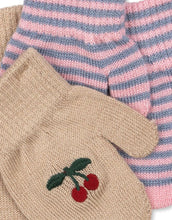 Laden Sie das Bild in den Galerie-Viewer, Kinderfäustlinge von Konges Sløjd im 2er-Pack in Cherry/Stripe aus Wollmischung mit Daumeneinsatz
