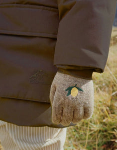 2 Paar Kinderhandschuhe von Konges Sløjd aus Wollmischung in Lemon/Stripe farben.
