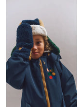 Laden Sie das Bild in den Galerie-Viewer, Warme Teddy-Fäustlinge Grethe von Liewood in navy blue Mix, aus 100% recyceltem Polyester gefertigt.
