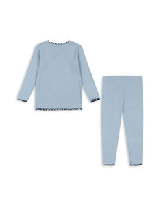Konges Sløjd Schlafanzug Rivi Rib Set in Blue Fog, zweiteilig aus Bio-Baumwolle, Modal und Elastan.
