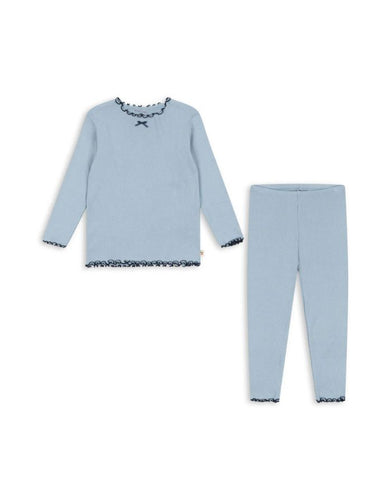 Konges Sløjd Schlafanzug Rivi Rib Set in Blue Fog, zweiteilig aus Bio-Baumwolle, Modal und Elastan.