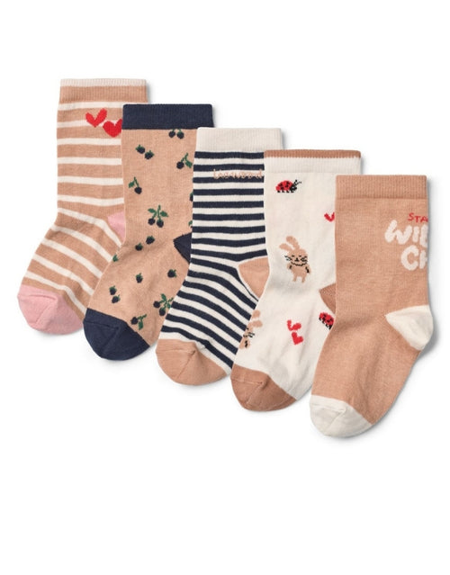 Liewood Silas Kindersocken im 5er Set Berry Multi Mix mit verspielten Motiven und weicher, elastischer Passform.
