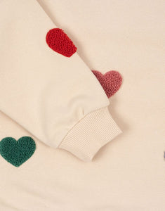 Beiges Lou Sweatshirt aus Bio-Baumwolle von Konges Sløjd mit bunten Herzapplikationen.