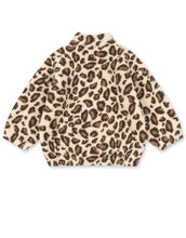 Laden Sie das Bild in den Galerie-Viewer, Konges Sløjd Teddyjacke Jody Leo aus recyceltem Polyester mit hohem Kragen und Reißverschluss.
