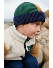 Laden Sie das Bild in den Galerie-Viewer, Teddyjacke Nolan von Liewood in Classic Navy Multi Mix – kuschelige Sherpa-Jacke aus recyceltem Polyester mit Reißverschluss, Daumenloch und Namensschild.
