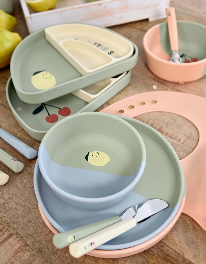 Buntes Kinderbesteck-Set mit Kirschmotiv aus Edelstahl und Silikongriffen. Ideal für Kleinkinder ab 12 Monaten.