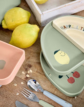 Laden Sie das Bild in den Galerie-Viewer, LÄSSIG Menüteller Kinder Silikon 3er Set Happy Fruits Kirsche, Regenbogenform, BPA-frei, stapelbar, bruchfest, spülmaschinen- und mikrowellengeeignet.
