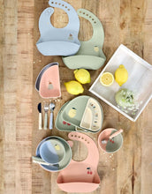 Laden Sie das Bild in den Galerie-Viewer, LÄSSIG Menüteller Kinder Silikon 3er Set Happy Fruits Kirsche, Regenbogenform, BPA-frei, stapelbar, bruchfest, spülmaschinen- und mikrowellengeeignet.
