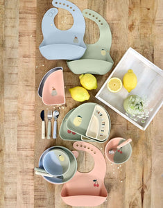 LÄSSIG Menüteller Kinder Silikon 3er Set Happy Fruits Kirsche, Regenbogenform, BPA-frei, stapelbar, bruchfest, spülmaschinen- und mikrowellengeeignet.
