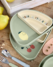 Laden Sie das Bild in den Galerie-Viewer, LÄSSIG Menüteller Kinder Silikon 3er Set Happy Fruits Lemon, Regenbogenform, BPA-frei, stapelbar, bruchfest, spülmaschinen- und mikrowellengeeignet.
