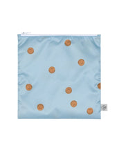 Laden Sie das Bild in den Galerie-Viewer, Wiederverwendbarer Snack Bag 2er Set für Kinder, Smile-Motiv in Blau, BPA-frei, wasserabweisend, 17 x 18 cm, Happy Rascals Kollektion von Lässig.
