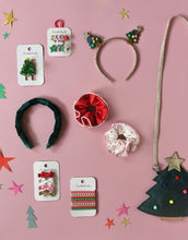 Laden Sie das Bild in den Galerie-Viewer, Festliche Rockahula Weihnachts-Haaraccessoires mit glitzernden Details und fröhlichen Farben – liebevoll gestaltet für kleine und große Winterträume.
