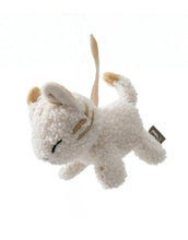 Laden Sie das Bild in den Galerie-Viewer, Jollein Kinderwagenkette „Tiny Park“ mit Hund, Katze und Kleeblatt mit Spiegel – aus Baumwolle und Polyester, CE-zertifiziert, mit Glöckchen für sanfte Klänge.
