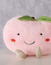 Laden Sie das Bild in den Galerie-Viewer, Handgearbeitetes Dekokissen in Apfelform in Pink
